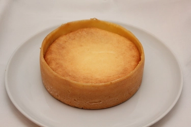 バスクチーズケーキの次に話題になる ドイツ発祥のチーズケーキ！？ 「クワルクトルテ」1日5個数量限定で発売！