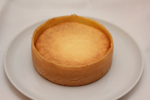 バスクチーズケーキの次に話題になる ドイツ発祥のチーズケーキ！？ 「クワルクトルテ」1日5個数量限定で発売！