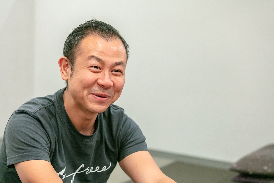 「SUPER CEO」表紙インタビューNo.42::freee佐々木氏2