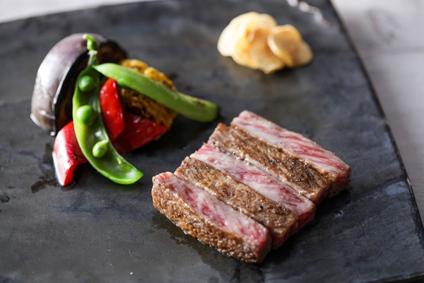 十勝産厳選黒毛和牛の食べ比べ　フィレ40ｇ／ロース50ｇ