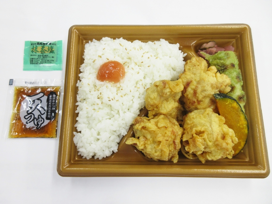 抹茶塩で食べる とり天弁当