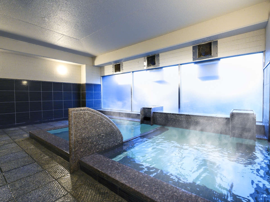 大浴場(男性)/透明で当たりのやわらかいお湯を、じっくりゆっくり楽しんでください。