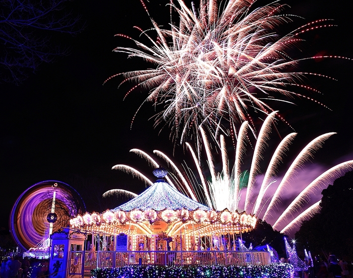 冬の夜空を彩る打ち上げ花火