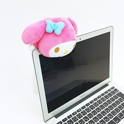 ギュッと抱きついてくるサンリオのちょこんぬいぐるみ