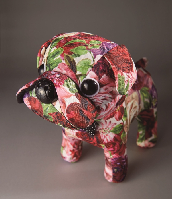 フラワープリントスタッフドドッグ