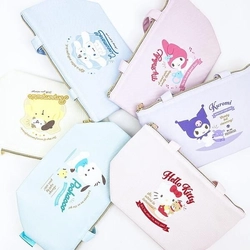 淡いカラーで大人可愛い。バリエ豊富のサンリオの保冷帆布ランチトート。