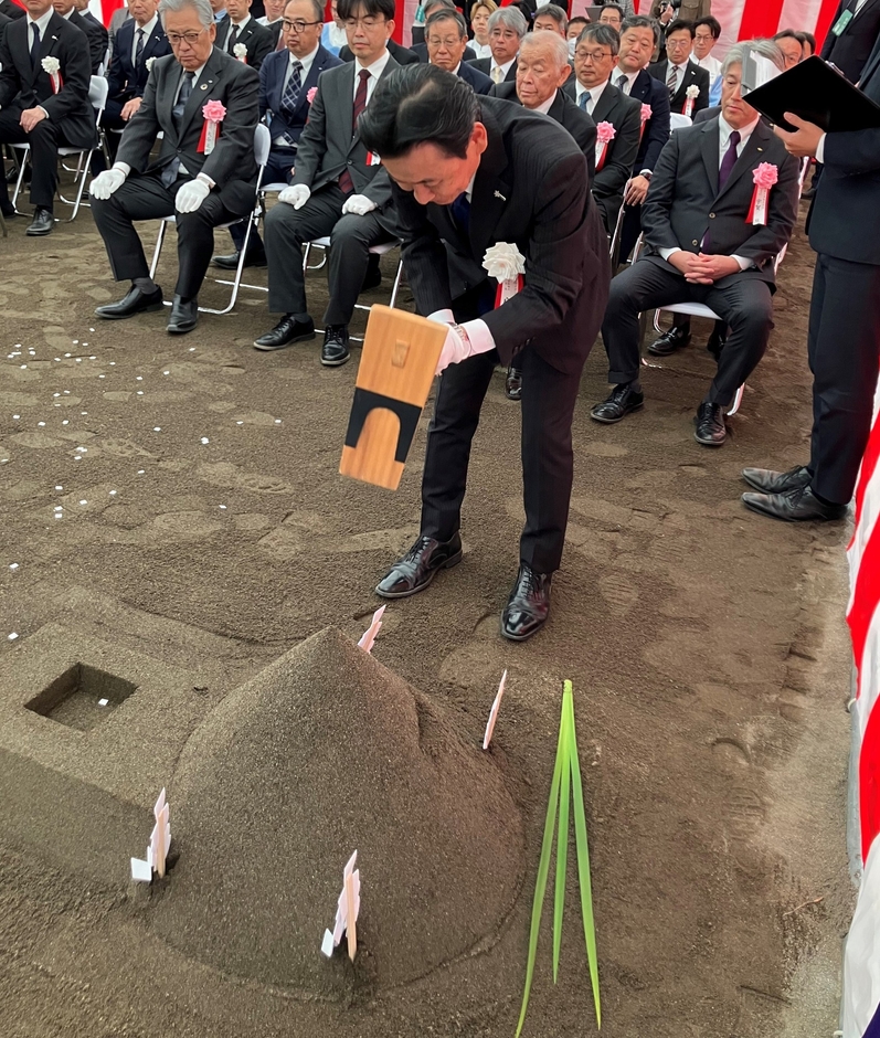地鎮祭の様子(代表取締役副社長:戸髙聖樹)