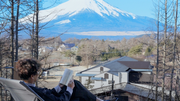 テラスで読書