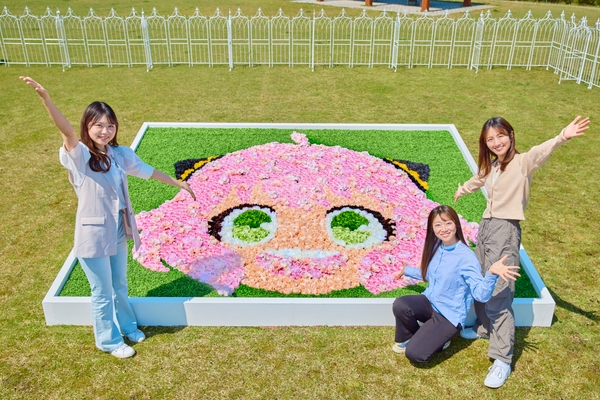 ▲可愛いアーニャのフラワーモザイクも登場