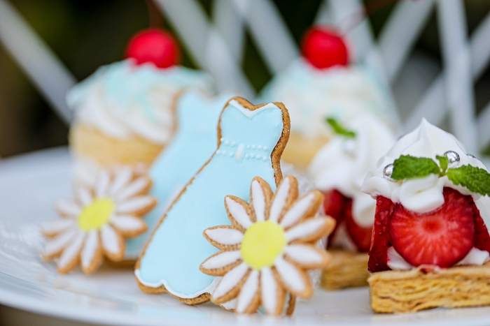 1皿目:チェリーとクリームケーキ / ストロベリーのサクサクパイ / アイシングクッキー