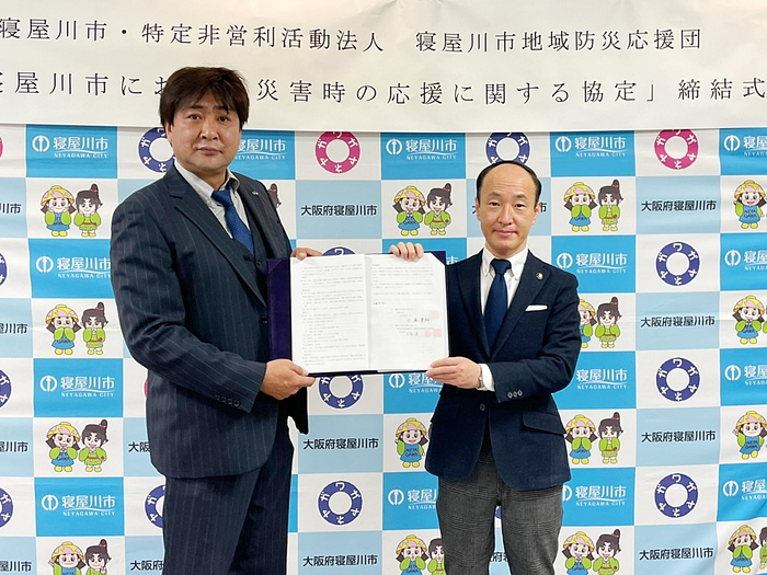 締結式の様子(左から兵頭代表理事、広瀬市長)