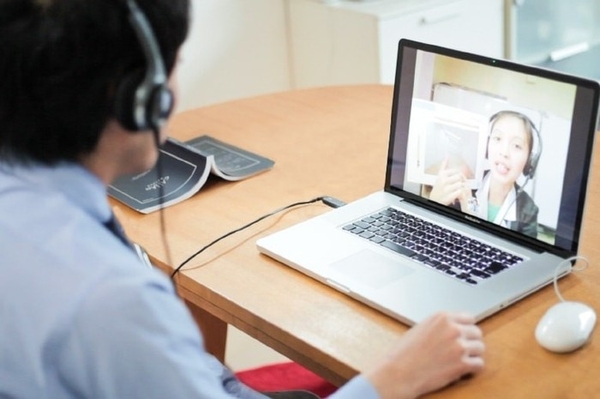 マンツーマンオンラインレッスンを受講している様子