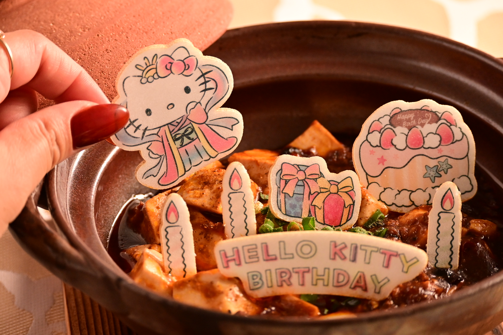 ハローキティのお誕生日をみんなでお祝いしよう! 新作モナカ 『バースデー限定デコ最中』 11月1日より販売開始 ~ハローキティ 生誕50周年記念 『HELLO KITTY 50th ANNIVERSARY』 開催中~