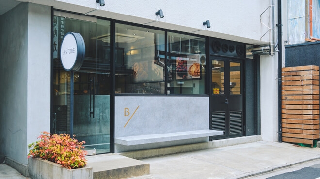 京都繁華街すぐの自家焙煎珈琲も楽しめるカフェ