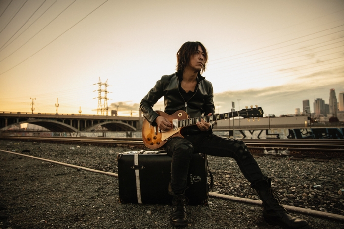 帯文・あとがき：TAKURO(GLAY)氏