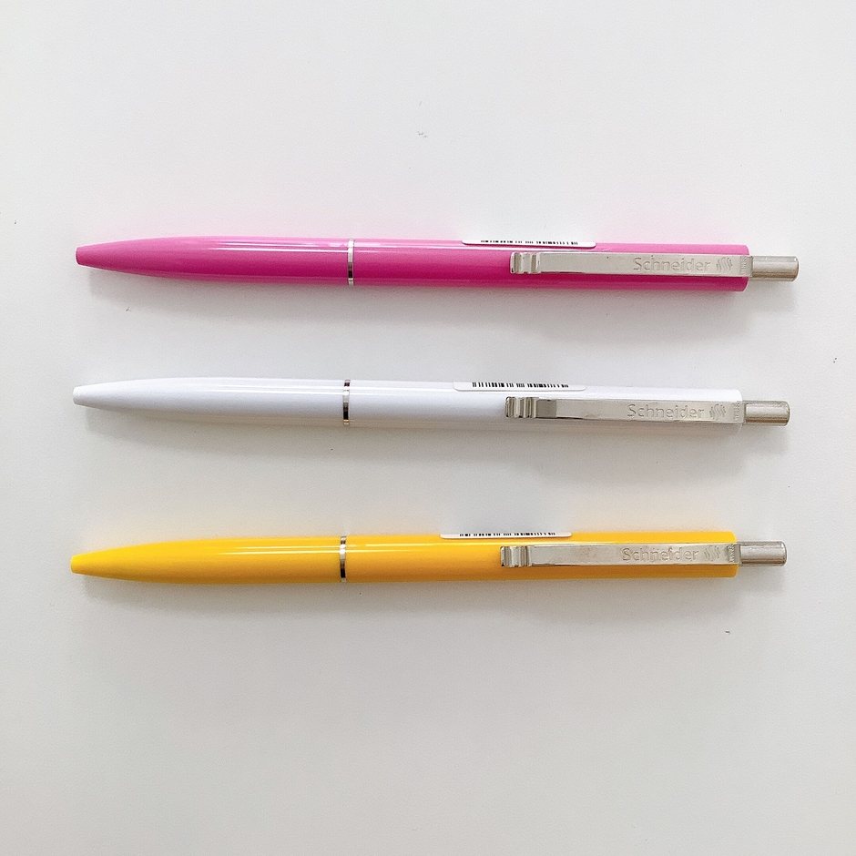 1938年創業のドイツの筆記具ブランド、Schneider(シュナイダー)のボールペン 少し小さめが特徴