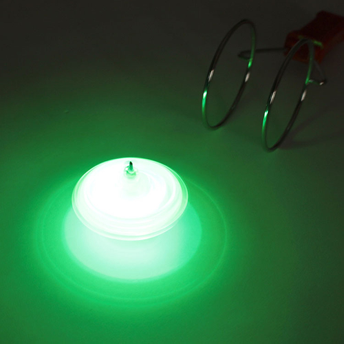 「LEDジャイロホイール」磁石がついたコマを遠心力で回転させて遊ぶコマ。コマ内部にはLEDによるライトアップギミックが内蔵。