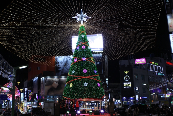 メインのクリスマスツリーです。