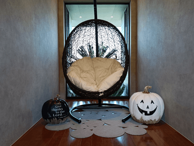 villa ocean kamaguchiの玄関・真ん中の椅子に座ってハイチーズ!