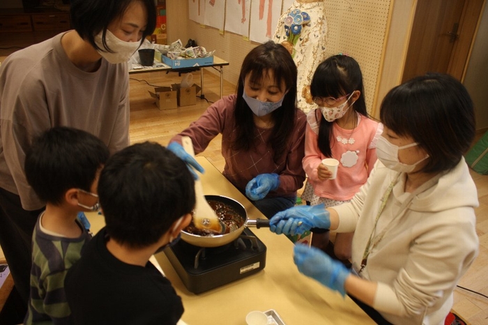 出来立てアツアツの黒糖がうまい