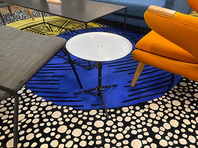 インテリアにもサイドテーブルとして