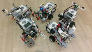 <生徒たちが製作したロボット>