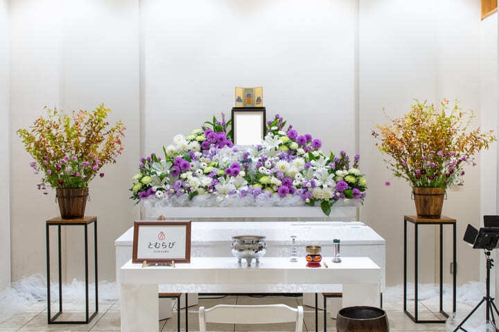 花で彩るお葬式「とむらび」の花祭壇(5)