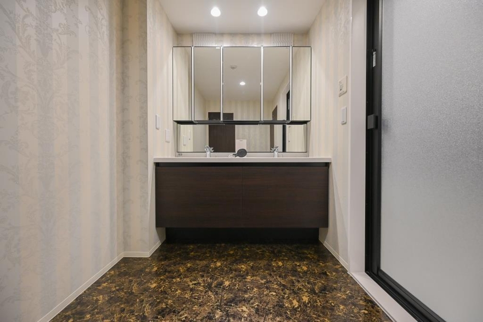 Jスイートはメイクアップミラーを完備