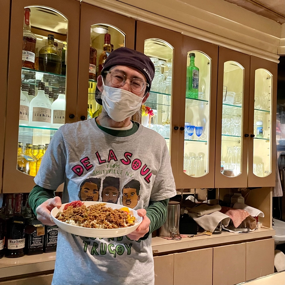 話題豊富な店主の三吉さん　