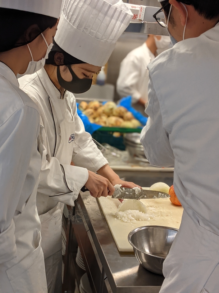 “吉見早生” (よしみわせ)をみじん切り