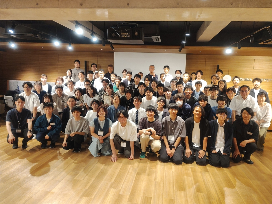 参加した学生や企業の集合写真