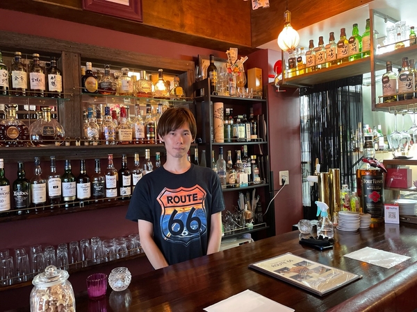 店主の日比野さん　