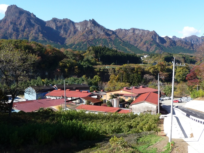 碓氷製糸（妙義山を背景に）