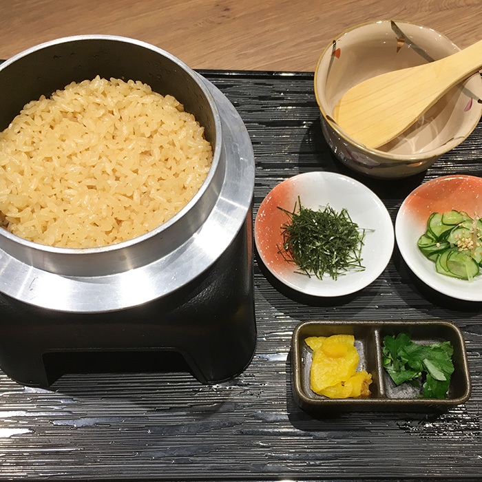 シメの茶飯 290円