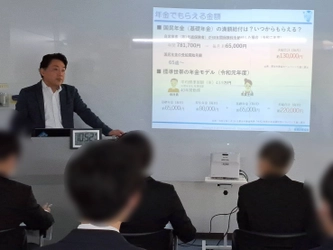 荒川区立諏訪台中学校の中学3年生総勢143名に 特別授業「金融リテラシーとライフプラン」を3月9日実施