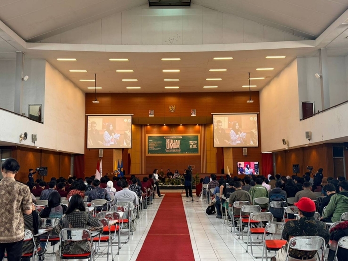 SANGGA BUANA UNIVERSITYでの講義の様子(2)