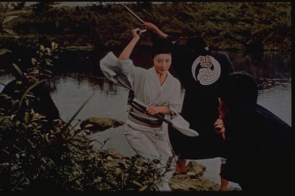 「緋牡丹博徒 鉄火場列伝」©東映