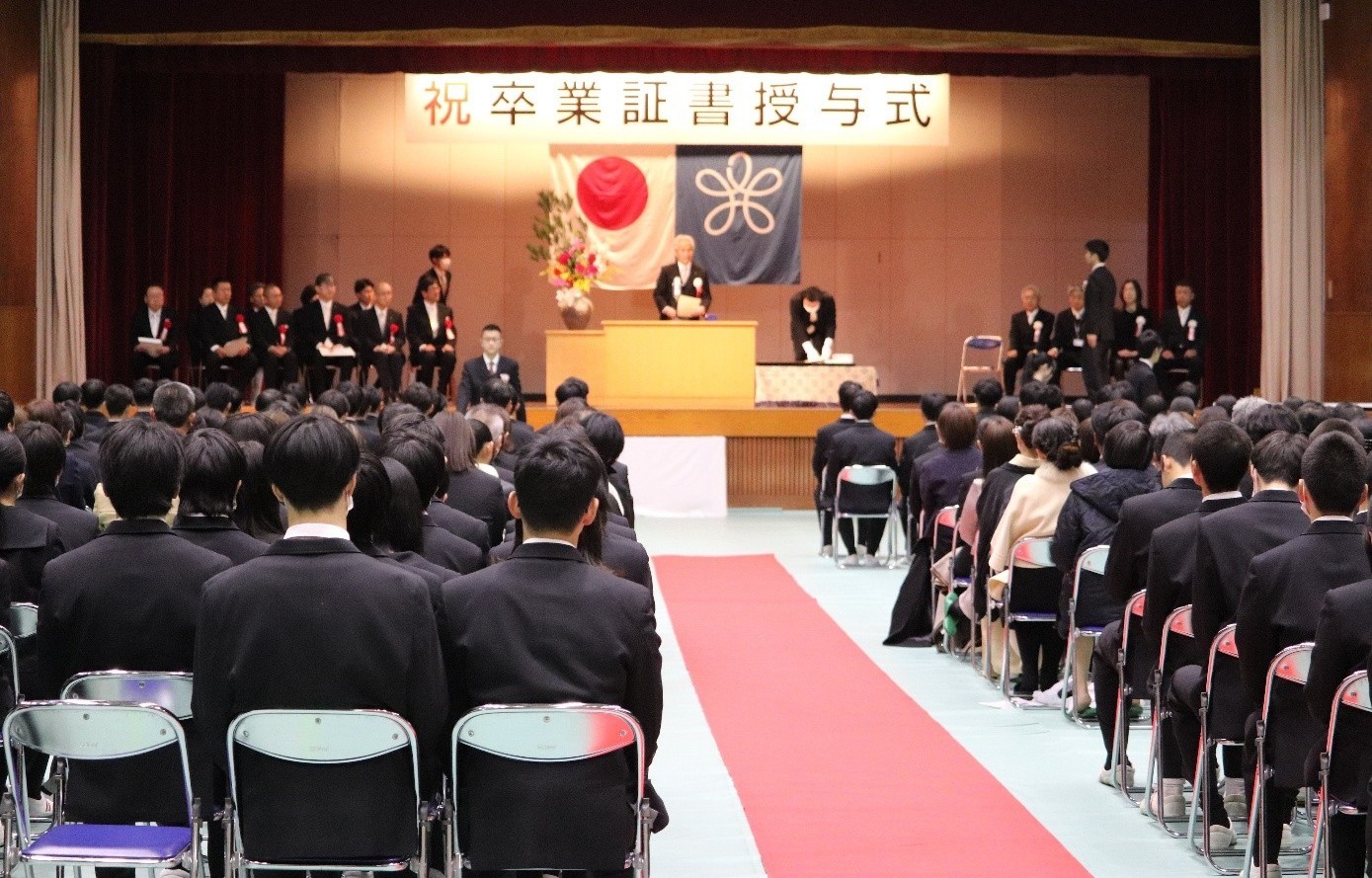 近畿大学附属新宮高校令和7年度卒業証書授与式を挙行　紀南地域の高校で最も早い卒業式で98人が巣立つ