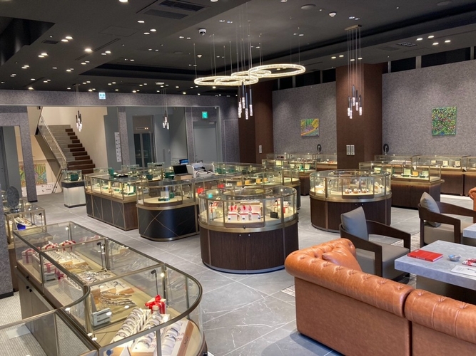 銀座中央通り店 フロア1