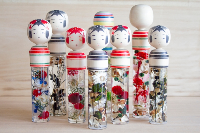 仙台の鳴子コケシとハーバリウムを組み合わせた、コケシウム