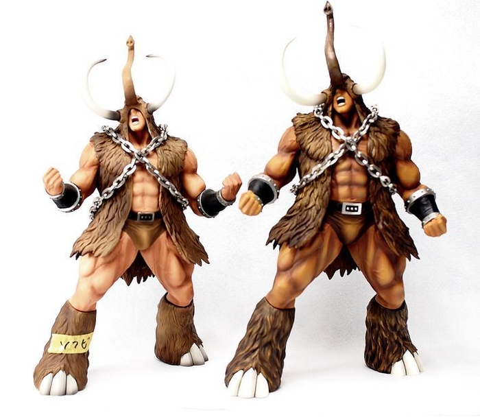 マンモスマン(原作カラー)造形比較(左:ソフビ、右:レジンキャスト)