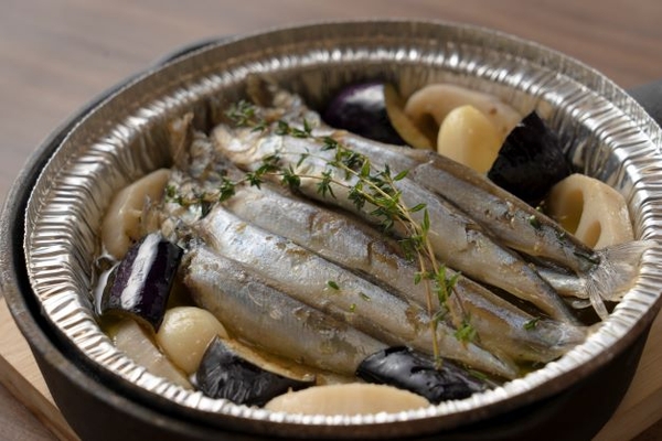 カペリンのアヒージョ（カラフトシシャモ）