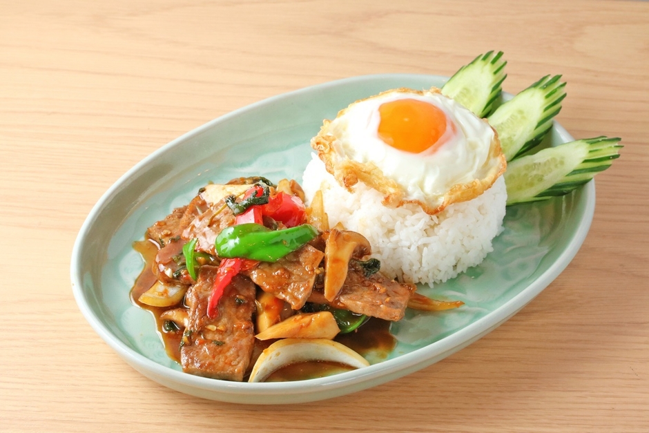 牛ロースガパオ　牛ロース肉のホーリーバジル炒め