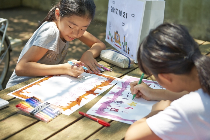 みんなで作業中!