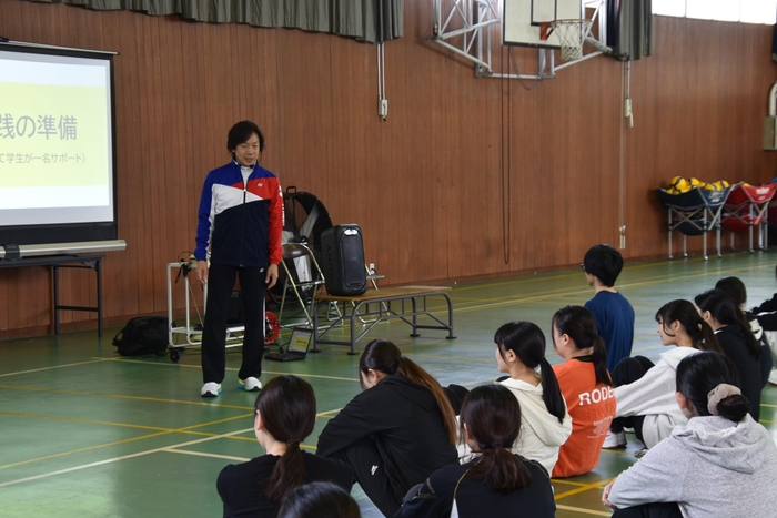 学生たちに指導のこつを伝授