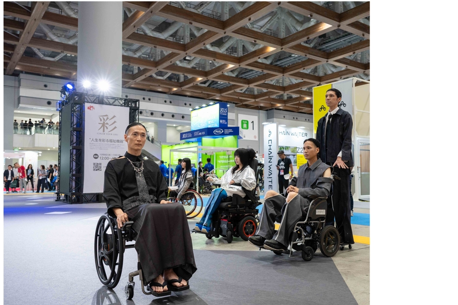 ランウェイショー「彩(いろどり)-Color your life-」