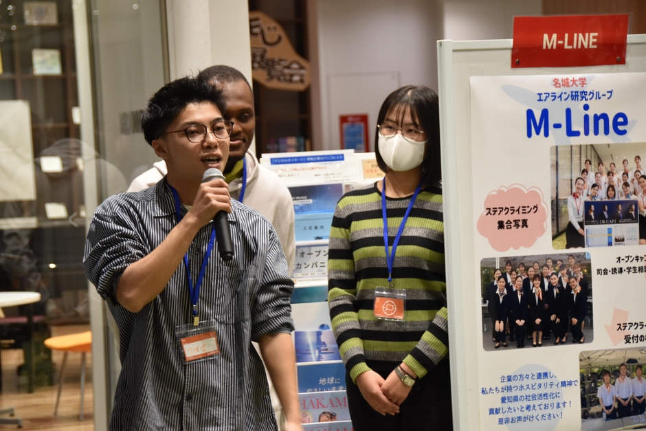 新世代のドリンクサーバー事業をPRする又吉習さん(人間学部3年)