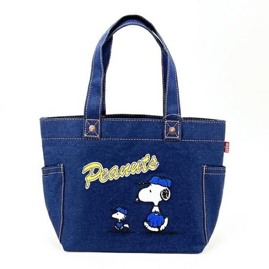 スヌーピーのカジュアルなコラボグッズ