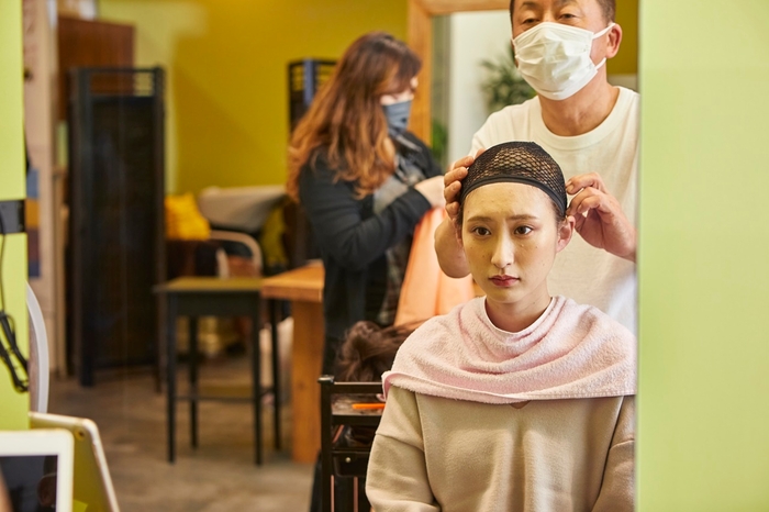 写真3:インナーキャップを付ける様子