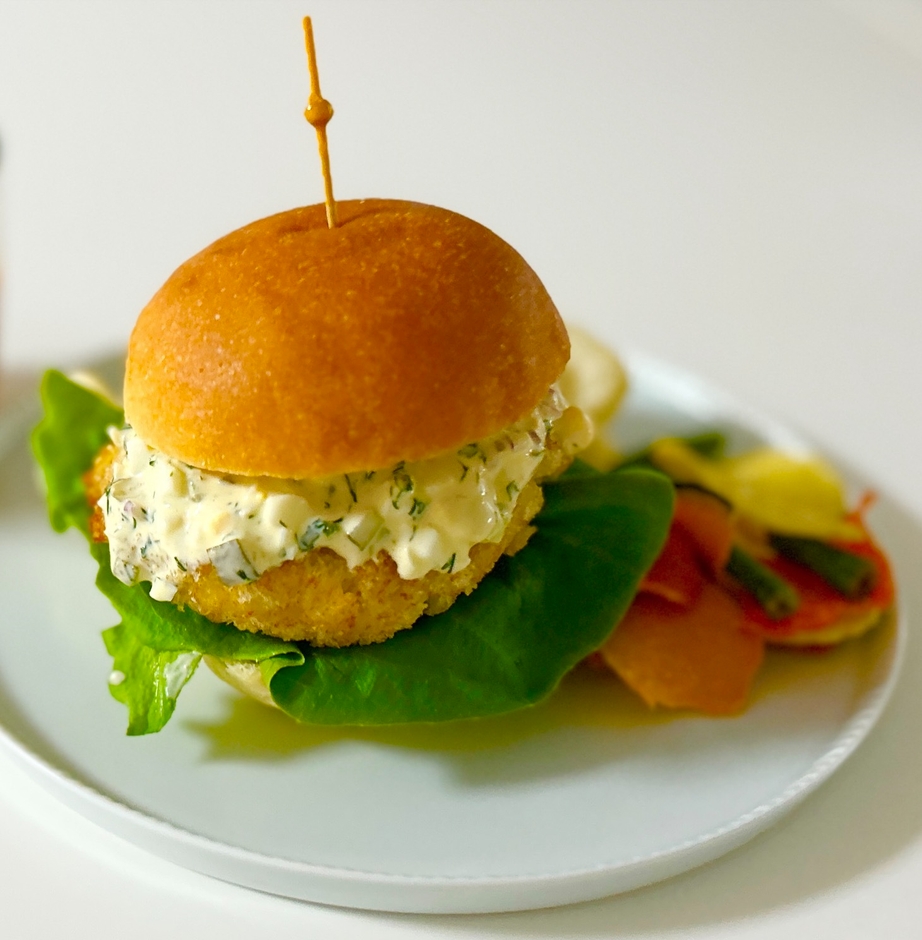 【パリ風】特製タルタルのコロッケバーガー&チップス